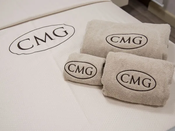 Biancheria con il logo CMG
